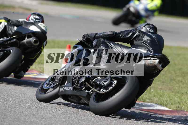 /44 09.08.2025 Plüss Moto Sport ADR/Freies Fahren/536